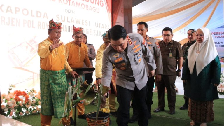 Kapolda Sulut Resmikan Gedung Mapolres Kotamobagu dengan Sakralnya Adat Monabang bo Mogonow
