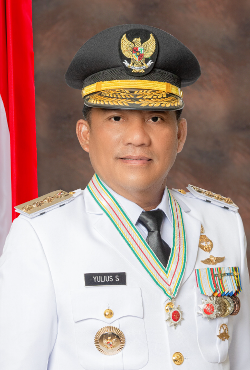 Yulius_Selvanus,_Gubernur_Sulawesi_Utara