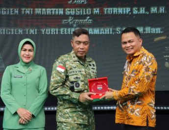 Tongkat Komando Korem 131/Santiago Berganti, Ronald Kandoli Hadir Saksikan Momen Penting di Manado