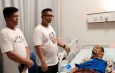 Penuh Haru, Kapolres Boltim Peluk Semangat Anggota yang Sedang Dirawat di Rumah Sakit