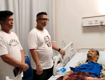 Penuh Haru, Kapolres Boltim Peluk Semangat Anggota yang Sedang Dirawat di Rumah Sakit