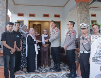 Sambut Hari Bhayangkara ke-80, Kapolres Kotamobagu Sentuh Hati Purnawirawan dan Warakawuri Lewat Anjangsana Penuh Kepedulian