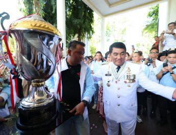 Piala Bergilir Presiden Tiba di Sulut, Gubernur Yulius Tegaskan: Ini Bukti Anak Daerah Mampu Juara Nasional