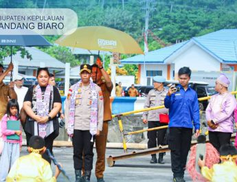 Kapolres Baru Tiba di Sitaro, Sambutan Adat Jadi Pesan Kuat Sinergi Polisi dan Pemerintah Kedatangan Kapolres