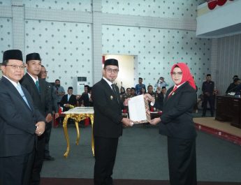 DPRD Boltara Resmi Punya Ketua Baru, Dewi Zandra Astuti Mondo Dilantik untuk Sisa Masa Jabatan 2024–2029