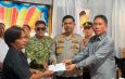 Bupati Minsel Serahkan Santunan Duka, Ajak Warga Jaga Persatuan Pascainsiden di Ranomea