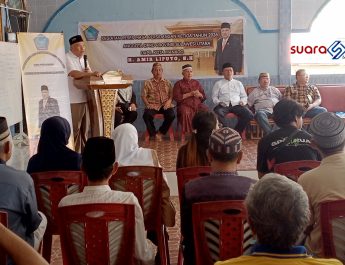 Amir Liputo Gelar Reses di Masjid Al-Amin Pakowa, Serap Aspirasi dan Serahkan Bantuan Korban Kebakaran
