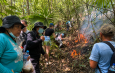 Tangkoko Dilalap Api, Wisatawan Asing Ikut Berjibaku Padamkan Kebakaran