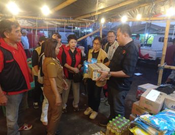 PDI Perjuangan Bitung Salurkan Bantuan untuk Korban Kebakaran Pateten